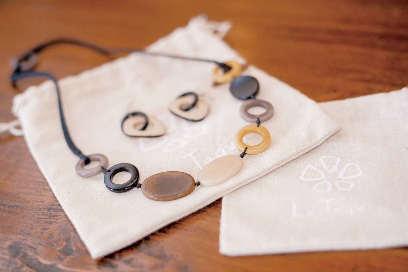 「La Tagua」のアクセサリー