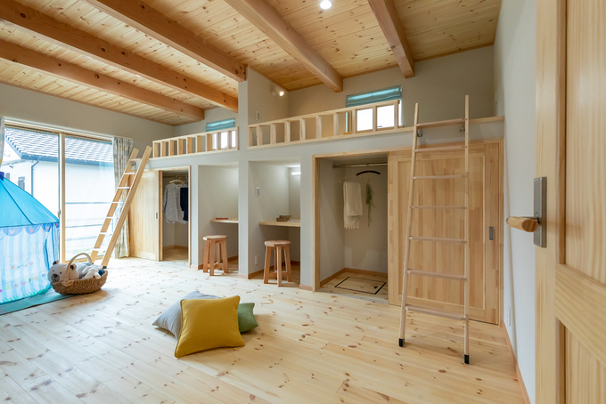 12畳の洋室は子ども部屋に スタディカウンター ウォークインクローゼット 畳敷きのロフトを造作 成長に応じて2間に間仕切りすることもできるし