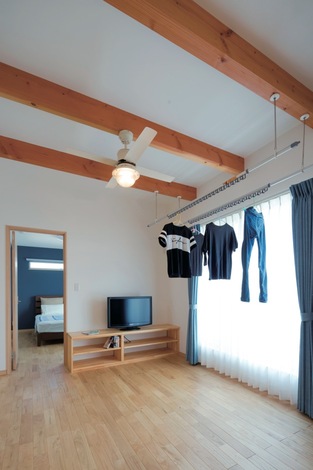 2階フリールームはセカンドリビングとして使用 日当たり抜群で室内干しにも最適 イエタテ