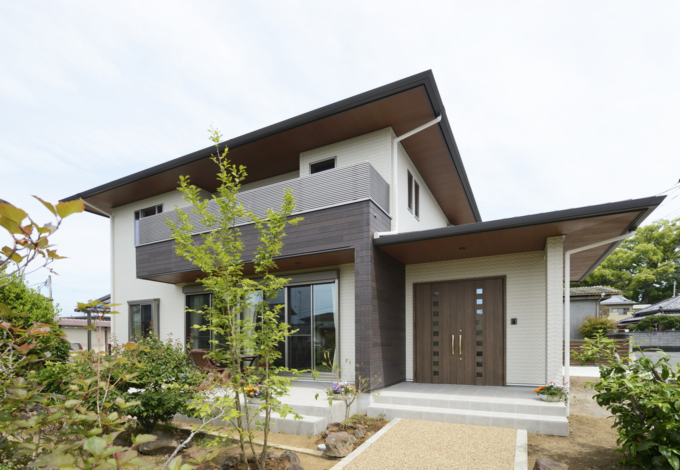 住んでから実感 家と庭の真似できないバランス感覚 R House三島 鈴木工務店 の新築施工例 イエタテ