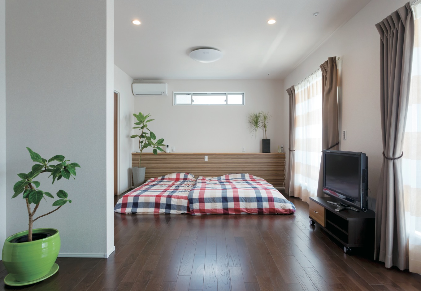 寝室 だけ 床 の 色 変える Interior