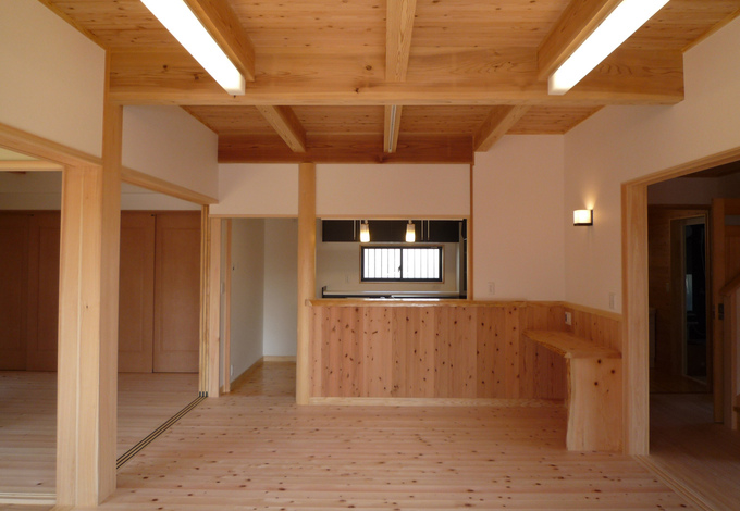 完成当時のldkとピアノ室 対面キッチンからはリビングダイニングやピアノ室 そして和室までも見渡せる イエタテ