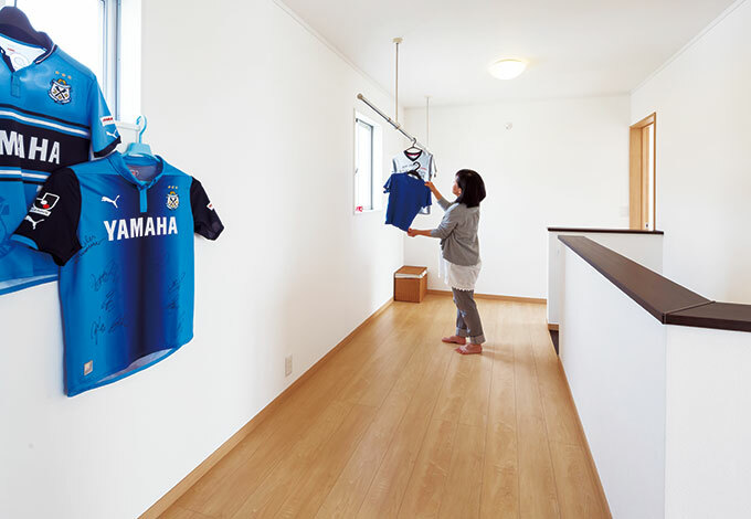 熱狂的なジュビロサポーターのｎさん 親子でサッカーができるほど広々としたフリースペースは 室内干しもよく乾く イエタテ