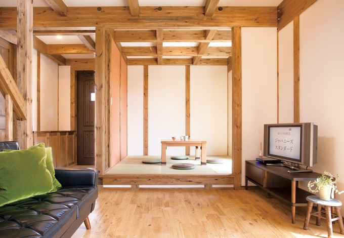 小上がりの和室 段差はベンチの代わりにもなる 洗濯物をたたんだり 子どものお昼寝にも便利 イエタテ