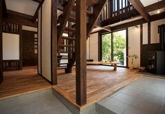 部屋と景色が融合したような 見晴らしのいいldk 柱や梁を むき出しにする真壁づくりの家 は 従来の木造住宅の約1 5