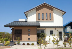 和モダン をテーマにした和室は ダイニングと繋がる位置に配した 丸窓が素敵 イエタテ