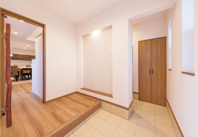 玄関からシューズクロークを抜けて手洗いコーナーへと進む泥んこ動線も完璧 イエタテ