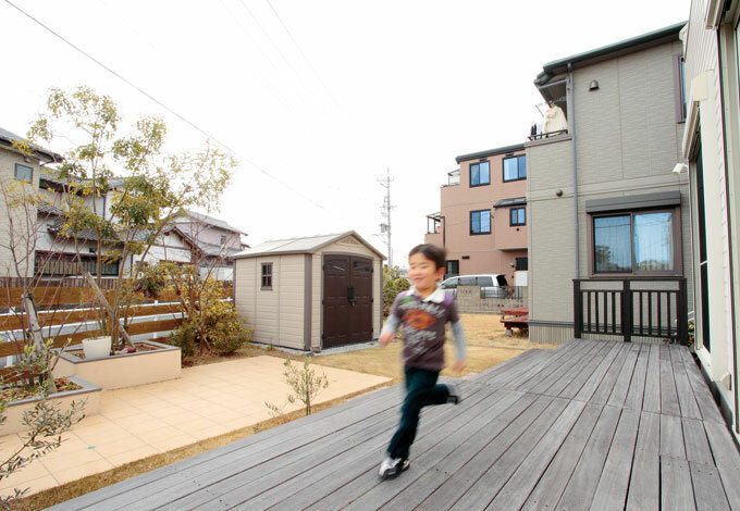 大きなウッドデッキはなんとご主人とお友達の手作り イエタテ