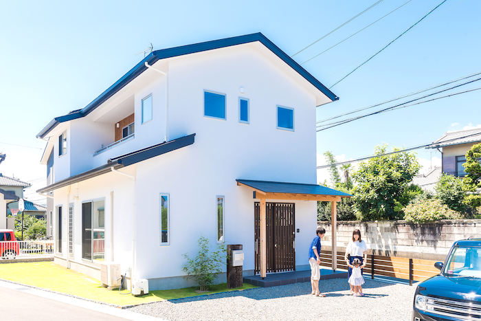 真っ白い漆喰の家 家づくりが素敵な想い出になった アトラス建設の新築施工例 イエタテ