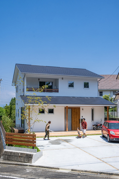 無垢の木と漆喰でつくった 数十年後も愛おしい家