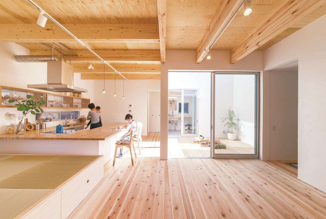 空とつながる開放的な暮らしを実現 空窓 のある家 ソラマド静岡 オネストホーム の新築施工例 イエタテ