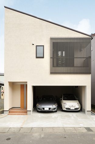 ベランダにはアルミ格子を 洗濯物の目隠しになっているほか 西日よけにもなるそう また 外観のお洒落ポイントにもなっている イエタテ