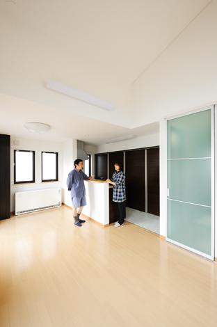 重量木骨の家で実現した２台並列のガレージ アキヤマの新築施工例 イエタテ