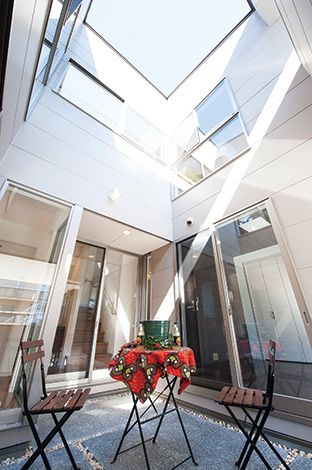 家の隅々まで満ちる光と風 ライトコートのある家 五朋建設の新築施工例 イエタテ