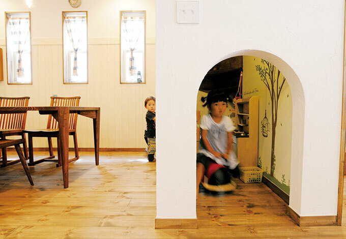 子どもの遊びスペースに変更した階段下収納 イエタテ