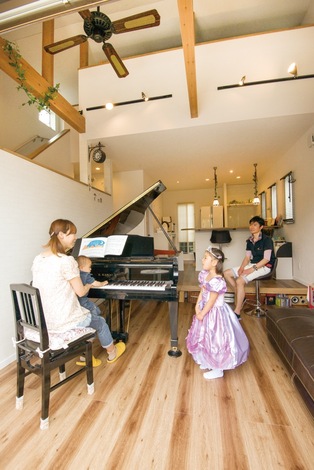 多層空間で叶えた グランドピアノのある2階ldk 三和建設の新築施工例 イエタテ