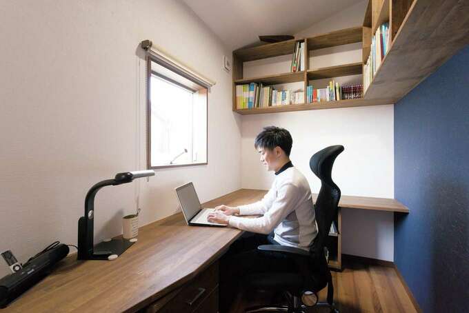 ご主人の書斎。適度な広さで快適だが、今はLDKで過ごす時間がほとんど 