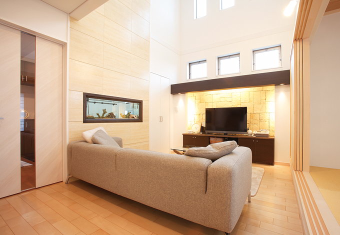 癒しのインテリア 埋め込み水槽に時間を忘れる I