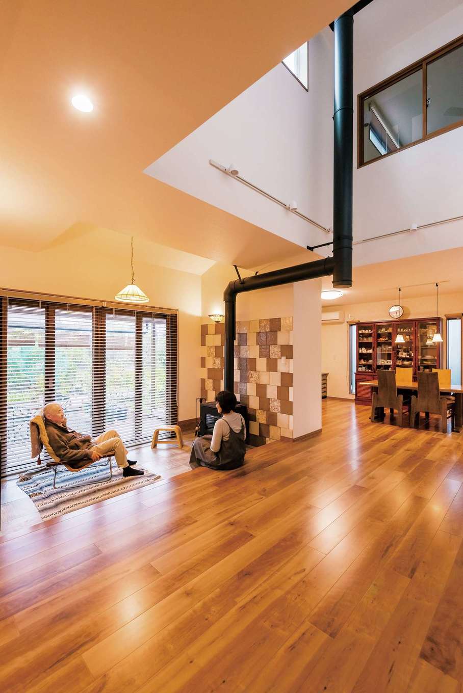 絵になるデザインと広々空間の薪ストーブがある家 河原崎建設の新築施工例 イエタテ