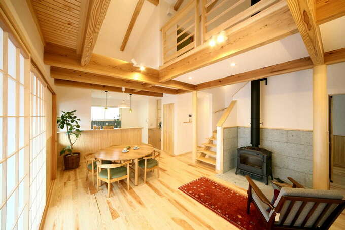 薪ストーブ 吹抜けリビング 憧れを全て形にした家 エコフィールドの新築施工例 イエタテ