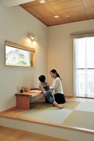 勉強はいつも1階の畳コーナーで 2階の個室は寝るときだけ利用 イエタテ