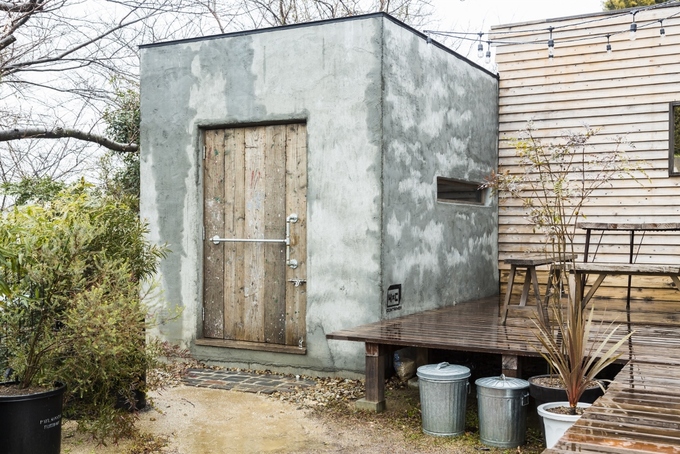 外壁はご主人が手がけたモルタルの塗り壁仕上げ イエタテ