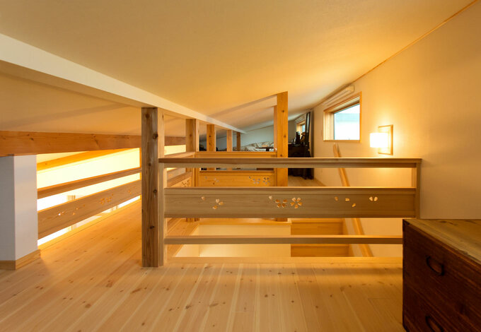 22畳のロフトは 天井高1400mmで固定資産税の対象にならないボーナス空間 秘密基地のような雰囲気で お子さんの遊び場にも 瀧口建設 ら