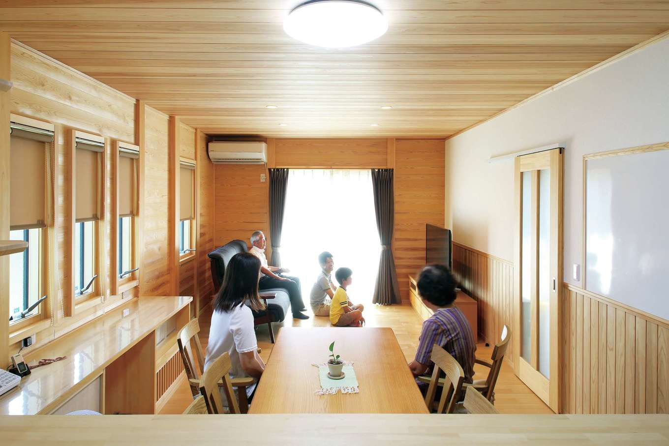 伝統の板倉造りと最新の性能が融合し 家族が快適 健康に暮らす二世帯住宅 村木建築工房の新築施工例 イエタテ