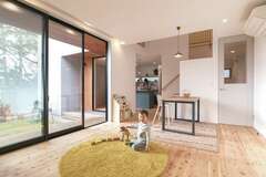 念願のウッドデッキが心のゆとりを生み出す家