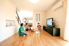 重量木骨の家で実現した２台並列のガレージ アキヤマの新築施工例 イエタテ