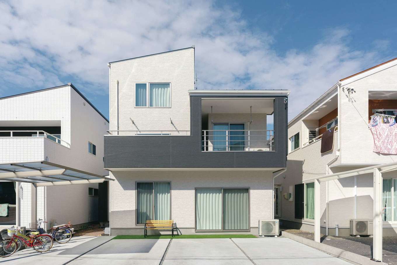 共働きのため 洗濯物の心配をしなくてもいいようにインナーバルコニーを採用した イエタテ