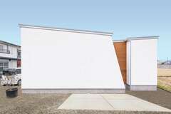 シンプルゆえに住みやすい 究極の機能美を実現した平屋