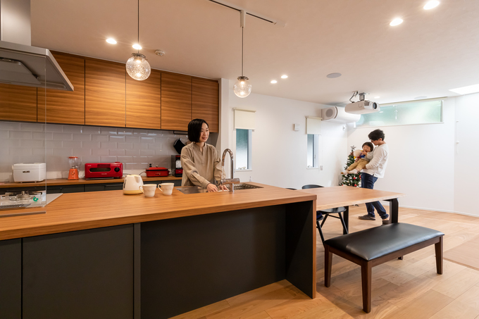 キッチンを中心とした 収納たっぷりの住まい アルファホームの新築施工例 イエタテ
