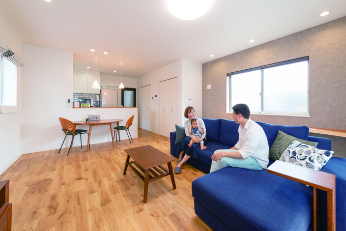 2階に廊下を挟んで寝室と子ども部屋を配置 引き戸をオープンにすれば空間が一体化する イエタテ