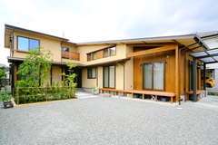 家族一人ひとりが主役になる、独立性の高い二世帯の家