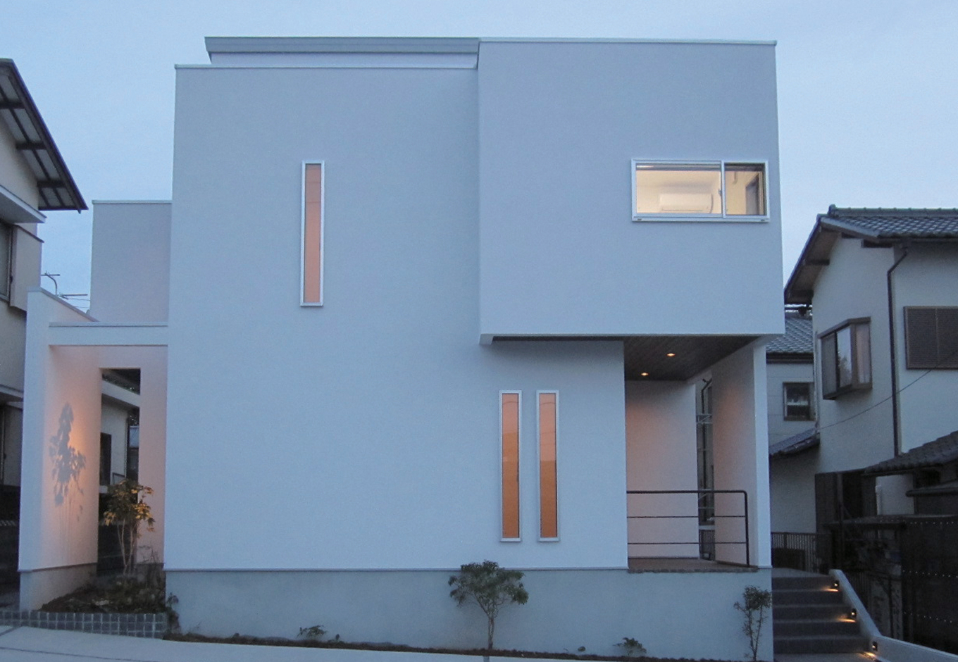 スクエアなフォルムと窓の配置が住まい手のセンスを伝える外観 藤井建築事務所 Delphi わたしの住まい みんなの暮らし