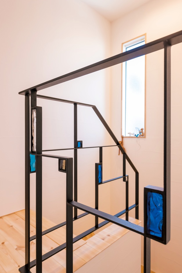 建具から取手 階段手すりまですべてオリジナル イエタテ