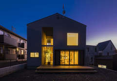 みかん畑の借景を楽しむ北面リビングの心地いい家