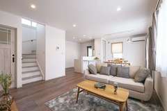 総額1,300万円台で建てた 家事ラク・定額制の30坪モデル