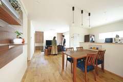 住み始めてから実感する 自然素材が心地のよい家