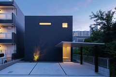 洗練された機能美と生活動線 魅力あふれる箱型の住まい