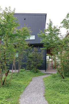 屋上で星を眺め庭で緑と戯れる 豊かな暮らしを満喫