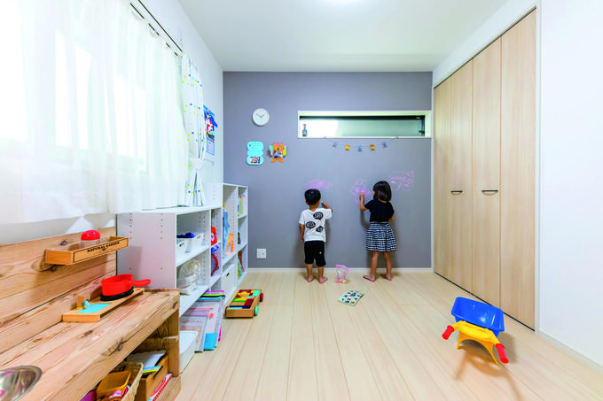 子ども部屋の壁には何度もお絵かきが出来 遊び心が満載 イエタテ