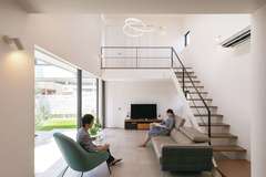 外に閉じ内に開いた家で のびやかに暮らす