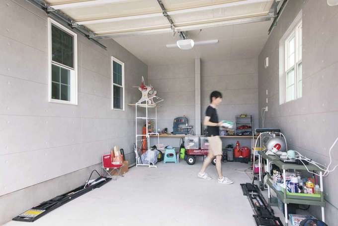 ご主人の念願のインナーガレージにはプロ並みの整備用品がずらり イエタテ