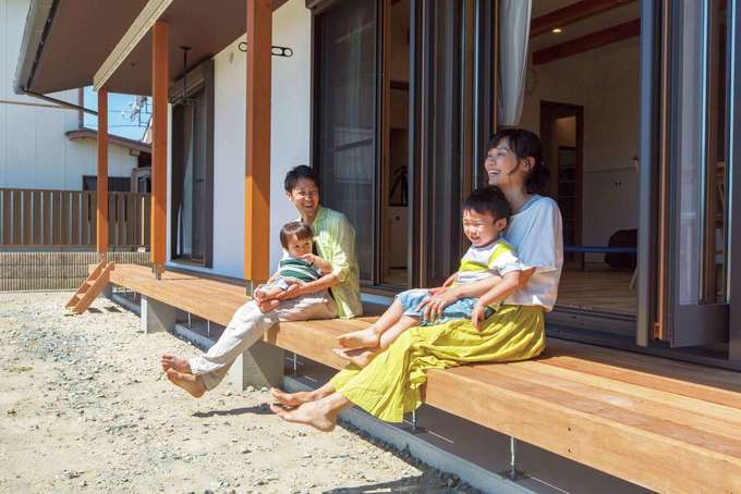 縁側に座って 広い庭を眺めながらくつろぎタイム イエタテ