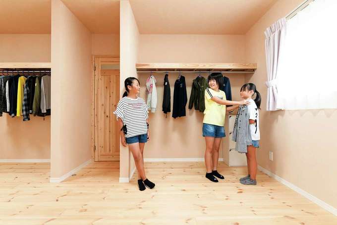 子ども部屋のクローゼットはあえて扉を造らず広々と イエタテ