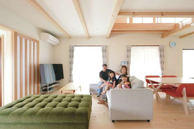 天竜ひのきと珪藻土クロスに包まれたldk 大らかで清々しい仕上がり イエタテ