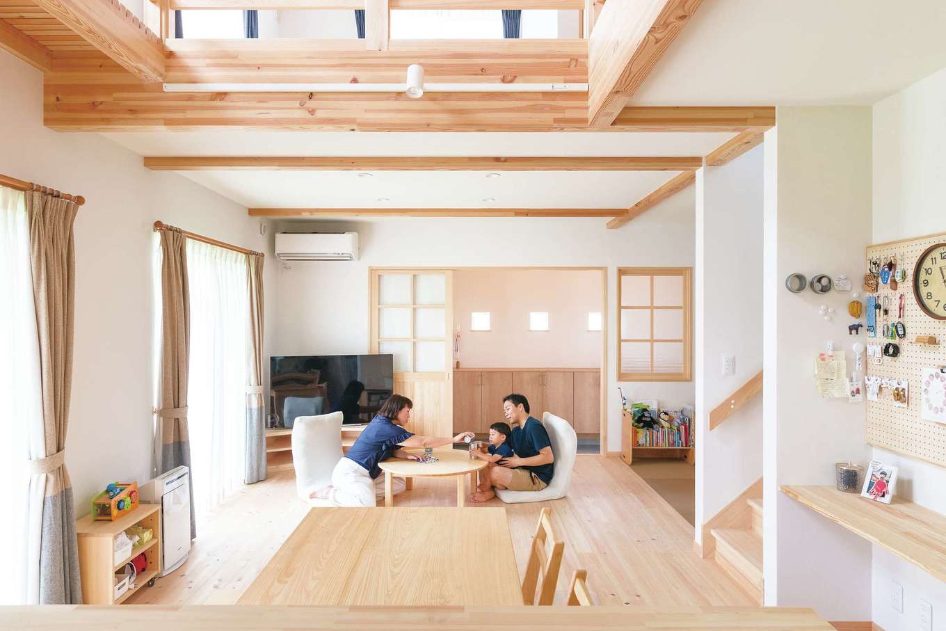 子育てが楽しい 土間とヒノキの家で 育まれる笑顔の時間 福工房の新築施工例 イエタテ