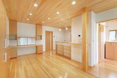 国産材をふんだんに使って 自社大工が手仕事で建てた家